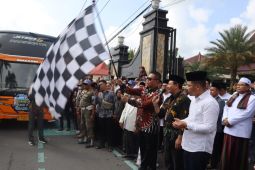 Pj Bupati berangkatkan 339 calon haji asal Magetan