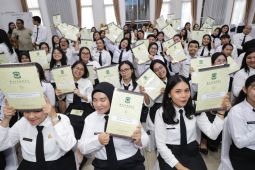 Wali Kota Pematangsiantar serahkan 69 SK CPNS tenaga kesehatan