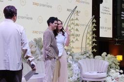 Luna Maya berupaya "menghadirkan" almarhum ayahnya di acara pernikahan