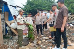 Polisi bongkar bangunan posko ormas di Cilincing Jakut