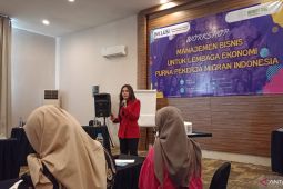 Pengusaha batik ajarkan kelola bisnis digital kepada purna PMI