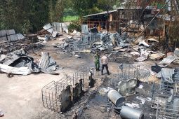 Gudang penimbunan BBM di Bukittinggi kebakaran