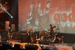 Ikang Fawzi meriahkan konser God Bless, idolakan Ahmad Albar namun gagal minta tanda tangan