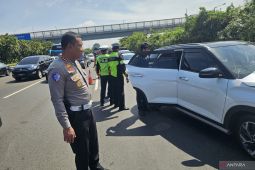 Dua orang luka ringan akibat kecelakaan dua mobil di tol arah Jagorawi