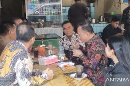 Wamen HAM ngopi di Aekkanopan