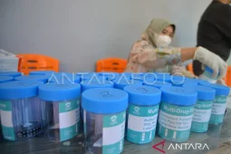 Pegawai dan warga binaan Lapas Bulukumba di tes urine narkoba