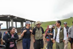 Gunung Rinjani jadi percontohan taman nasional nol sampah