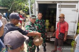 Warga antusias beli gas LPG 3 kilogram di pasar murah TMMD ke-124 HST