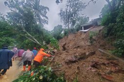 6 warga tertimbun longsor di lereng Wilis Trenggalek