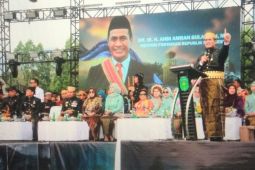 Mentan serahkan bantuan senilai Rp27 miliar saat HUT Lutim