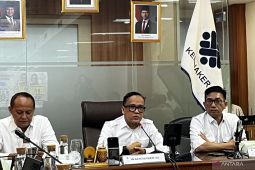 Wamenaker luncurkan kanal aduan digital "Buruh Tanya Wamen"