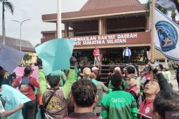 Sebanyak 10.000 ojol unjuk rasa di Palembang, gerah kebijakan sepihak perusahaan aplikasi