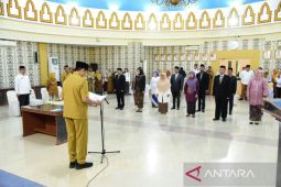Lantik Kepsek SMA/SMK, Gusnar tekankan tanggung jawab