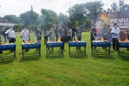Bea Cukai musnahkan ratusan ribu batang rokok ilegal di Sumbawa