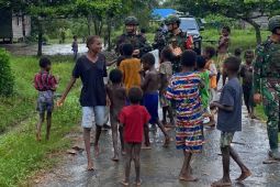 Satgas Yonif 141/AYJP melaksanakan patroli sambang warga di Kimaam-Papua