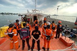 SAR Makassar cari penumpang KM Tidar lompat ke laut