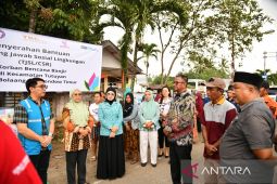 PLN Suluttenggo beri bantuan TJSL warga terdampak banjir di Boltim