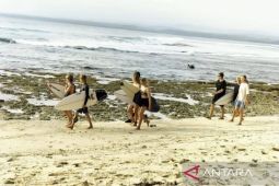 Sebanyak 302 peselancar siap bertanding di WSL Krui Pro 2025