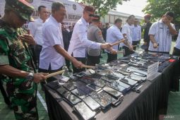 Pemusnahan barang bukti hp di Sidoarjo