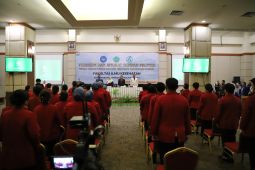 Fikes UMPR Yudisium Vokasi Farmasi dan Ahli Teknologi Laboratorium Medik