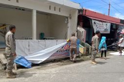 Masa tenang, Bawaslu tertibkan ratusan APK PSU Pilkada Palopo