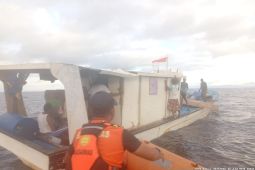 SAR gabungan selamatkan kapal ikan berpenumpang 11 orang di perairan Pulau Seram