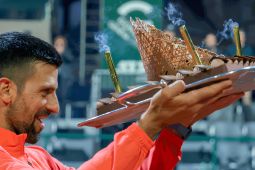 Djokovic rayakan ulang tahun dengan lolos ke semifinal Jenewa
