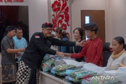 Pemkab Bangli serahkan bantuan atensi pada 126 warga rentan