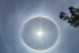 Fenomena Halo  Matahari terjadi di langit Kabupaten Siak Riau
