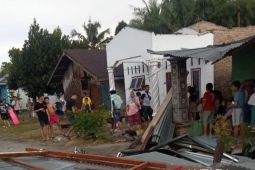 Puluhan rumah rusak diterjang angin puting beliung di Serdang Bedagai