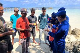 Polres Touna berikan bantuan alat pancing ke nelayan Kulingkinari