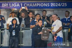 Penghargaan bagi pemain dan ofisial tim di Liga 1