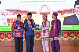 Gusnar Ismail gaungkan optimisme Gorontalo maju di forum akbar halabihalal LAMAHU