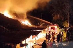 Asrama SPN Padang terbakar, tujuh damkar dikerahkan