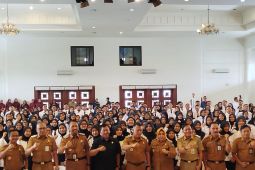 Bupati Ponorogo serahkan SK pengangkatan 304 CPNS 2024