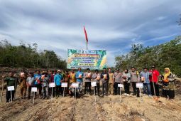 Polsek Rimbo Bujang tanam jagung dukung program ketahanan pangan