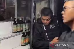 Polres Cianjur menyita 300 botol minuman keras