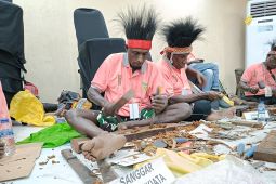 Pemkab Mimika siap menampung hasil kerajinan lokal