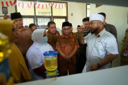 Gubernur Helmi Hasan luncurkan minyak goreng lokal produksi SMKN 6 Bengkulu