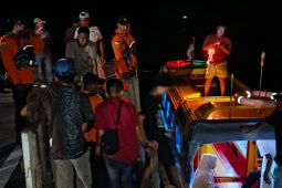 KM Holy Marry tabrak karang, SAR evakuasi puluhan penumpang