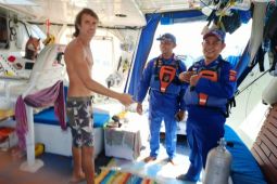 Satpolairud cek kapal pesiar asing yang menepi di Santolo Garut