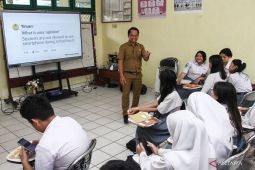 Ratusan sekolah di Parimo dapat bantuan smart televisi