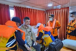 Tim SAR gabungan mengevakuasi WNA Rumania yang cedera di tengah laut