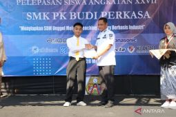 Pemkab Bekasi lepas keberangkatan 13 pelajar SMK untuk magang ke Jepang