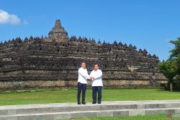 Prabowo sopiri Macron, Brigitte, Didit saat menuju puncak Candi Borobudur