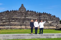 Mengunjungi Borobudur dengan Presiden Prancis, Prabowo: Ini kehormatan temani sahabat saya