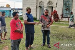 DPRD Maluku serahkan hewan kurban ke Masjid Darul Hasanah