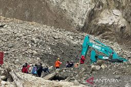 14 korban tewas longsor Gunung Kuda sudah dievakuasi