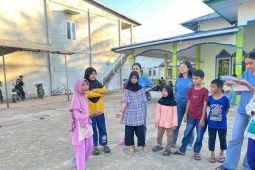 Almyra dan mimpi yang disulam dari panggung desa