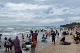 Cegah pungli, polisi lakukan patroli di Pantai Anyer